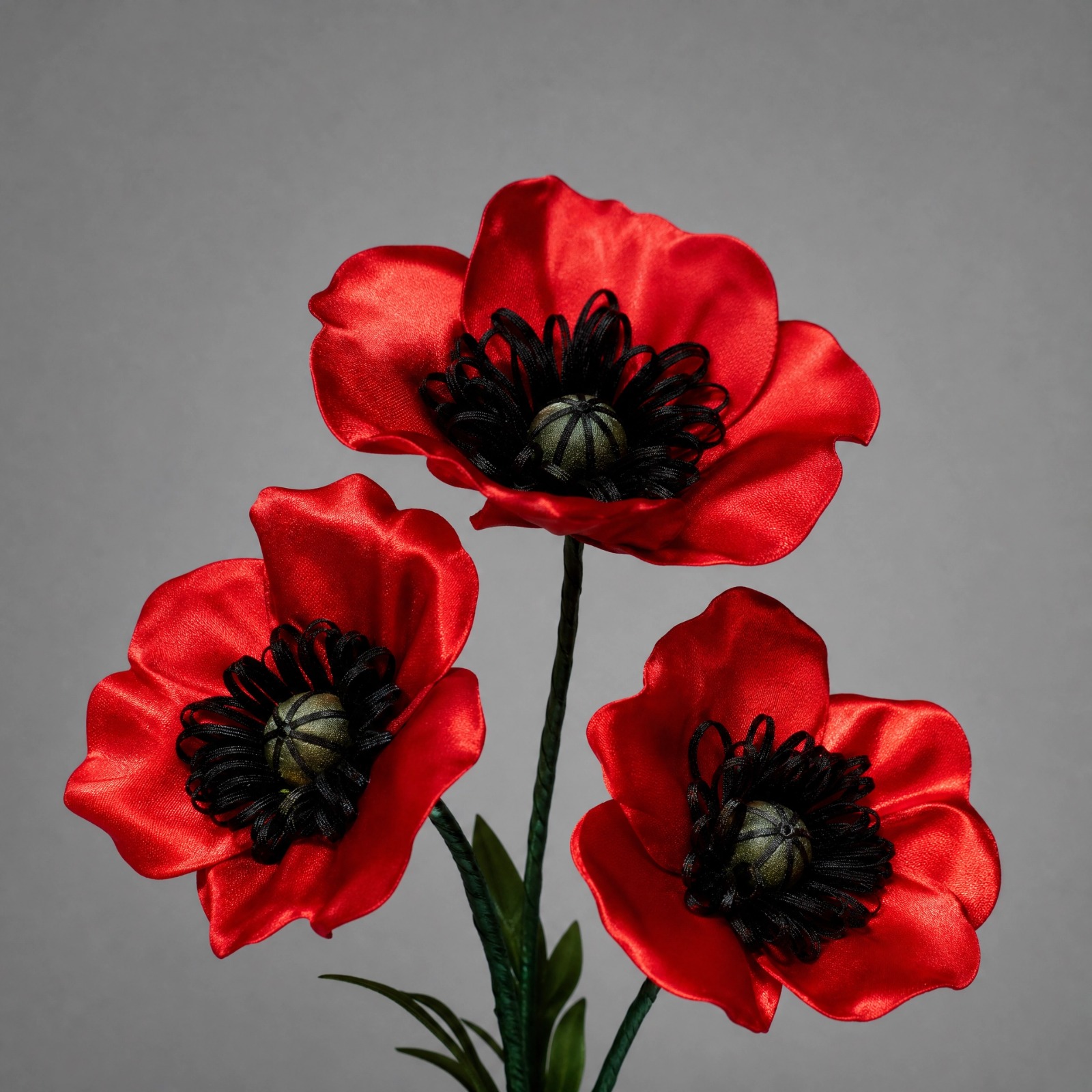 Papoila, peça artesanal de seda e cetim da Mille Flowers
